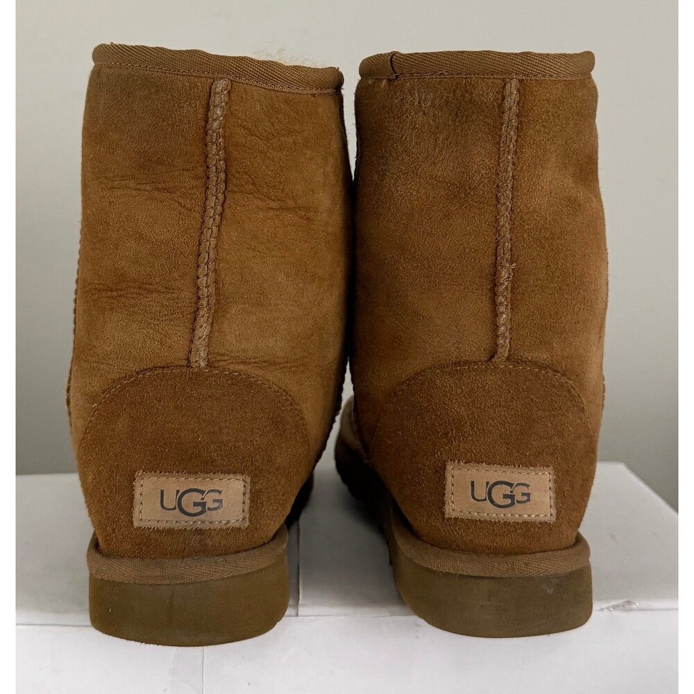 Ugg Women's Sz 6 Classic Short